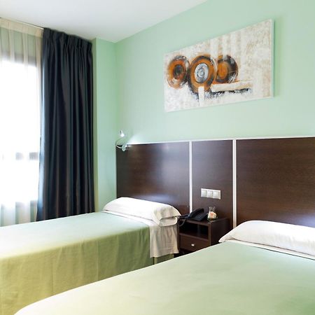 Hostal Avenida Barajas Madrid Eksteriør bilde