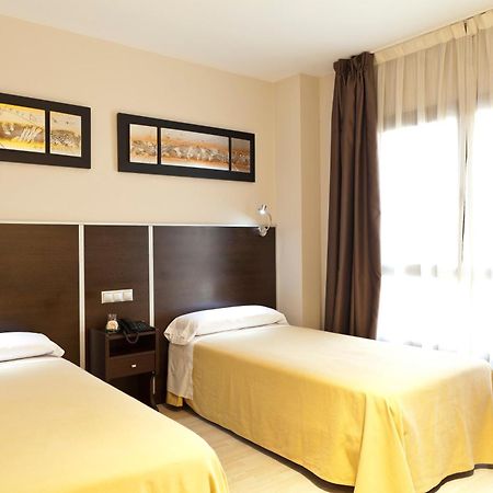 Hostal Avenida Barajas Madrid Eksteriør bilde
