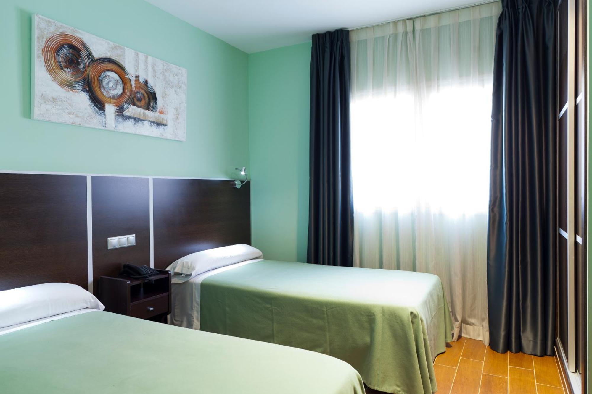 Hostal Avenida Barajas Madrid Eksteriør bilde