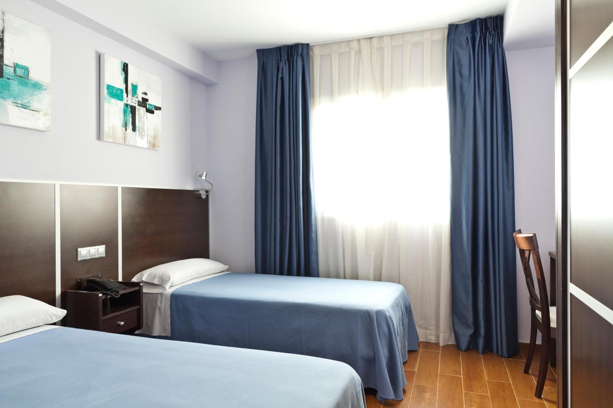 Hostal Avenida Barajas Madrid Eksteriør bilde