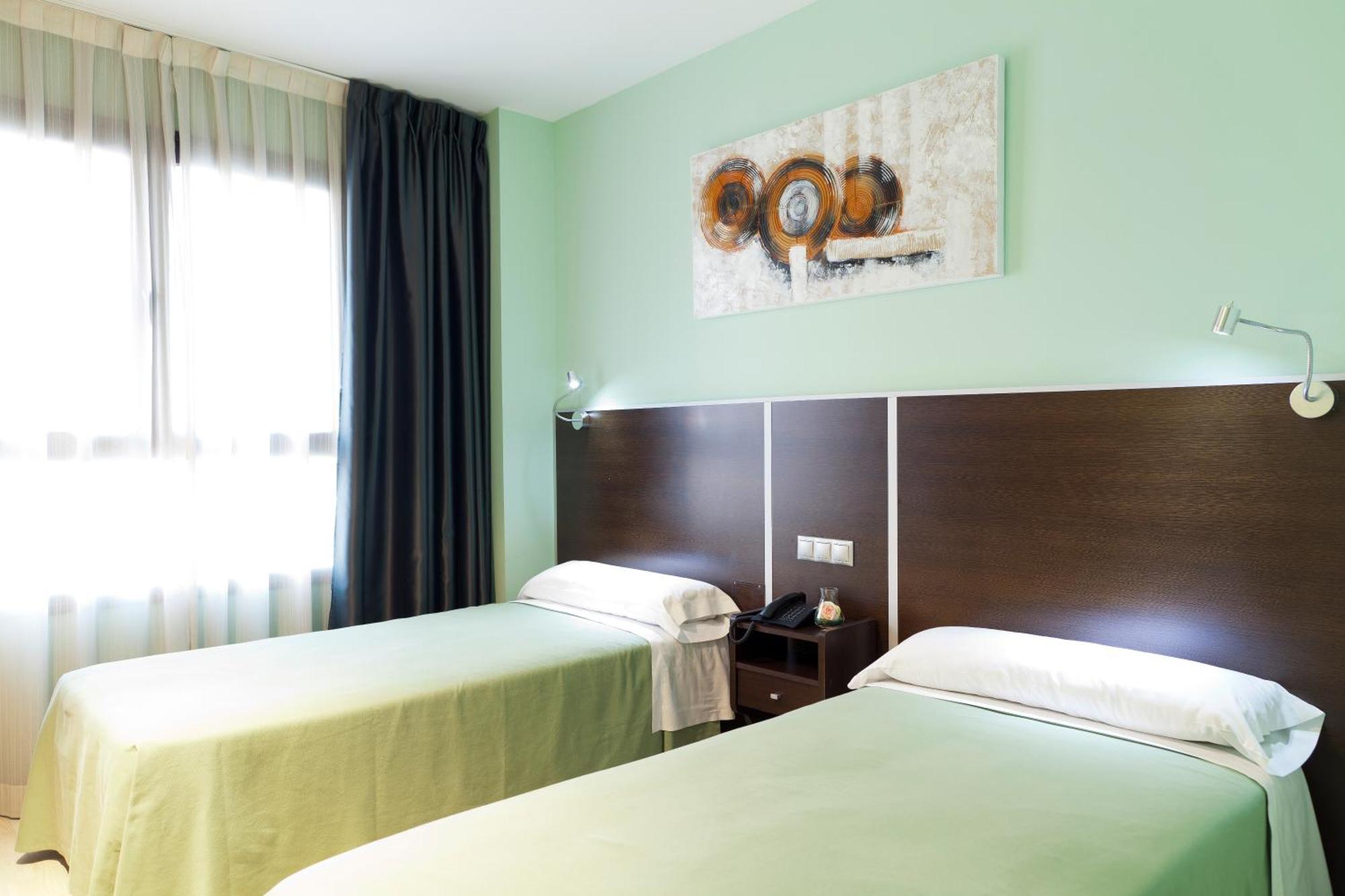Hostal Avenida Barajas Madrid Eksteriør bilde