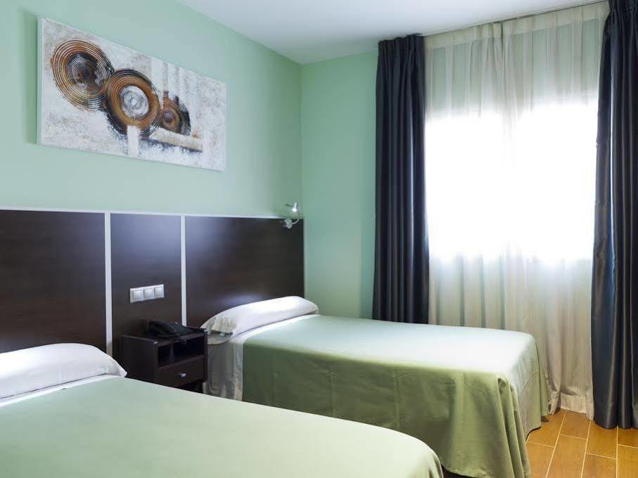 Hostal Avenida Barajas Madrid Eksteriør bilde