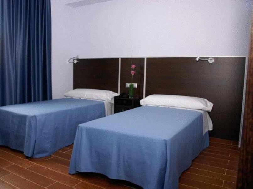 Hostal Avenida Barajas Madrid Eksteriør bilde
