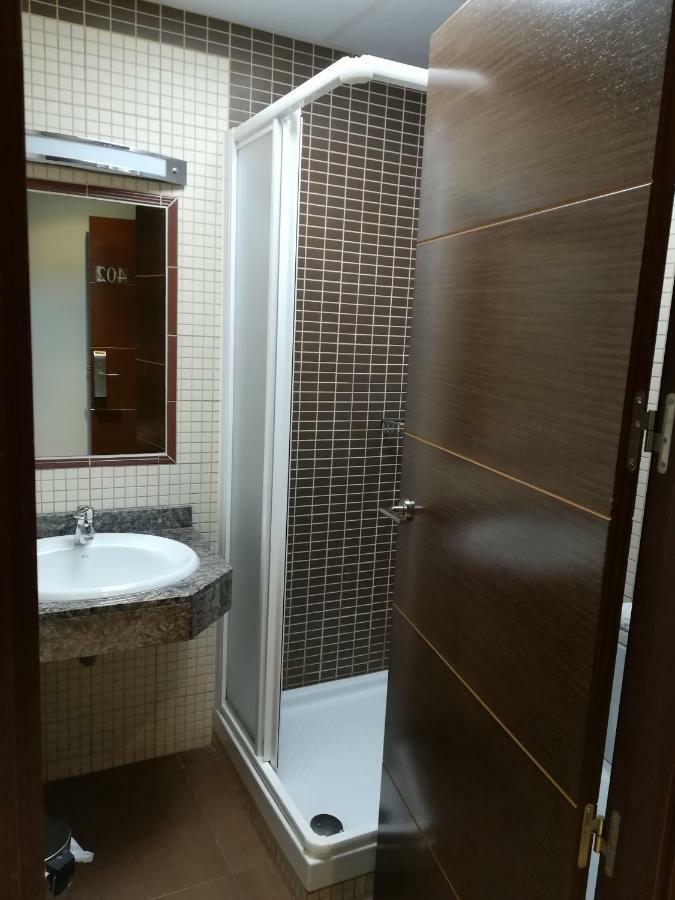 Hostal Avenida Barajas Madrid Eksteriør bilde