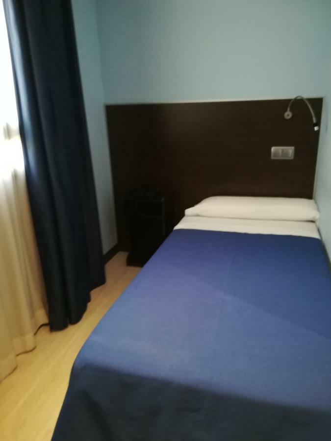 Hostal Avenida Barajas Madrid Eksteriør bilde